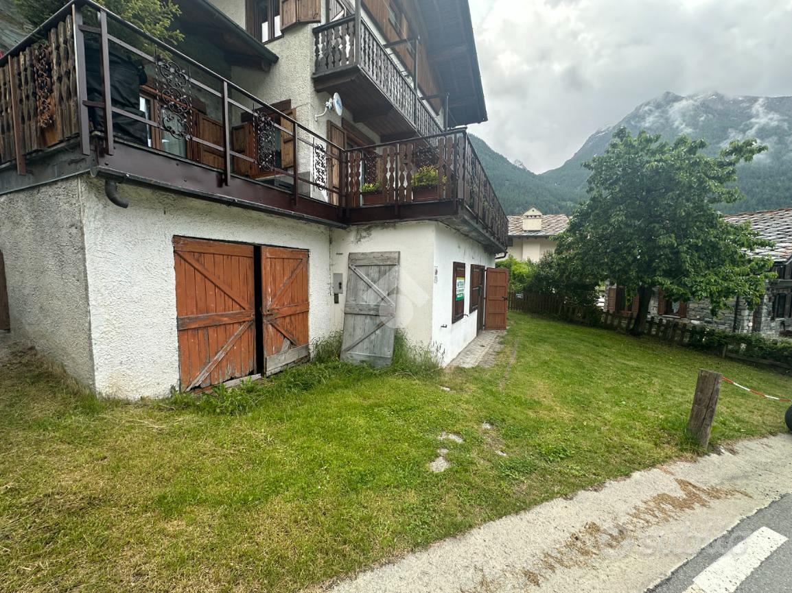2 LOCALI A OYACE - Vista 3