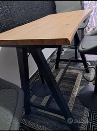 Tavolo bar con sgabelli