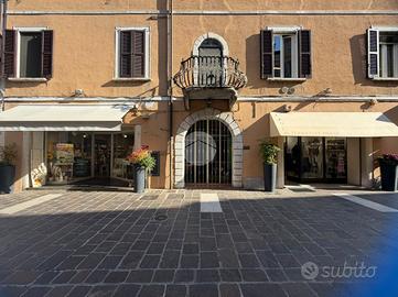 NEGOZIO A DESENZANO DEL GARDA