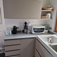 Cucina angolare + tavolo con 6 sedie