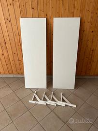 Mensole bianche e staffe legno