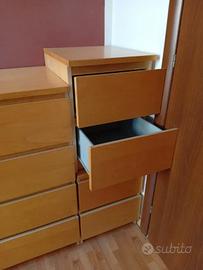 Comodini in legno con cassetti