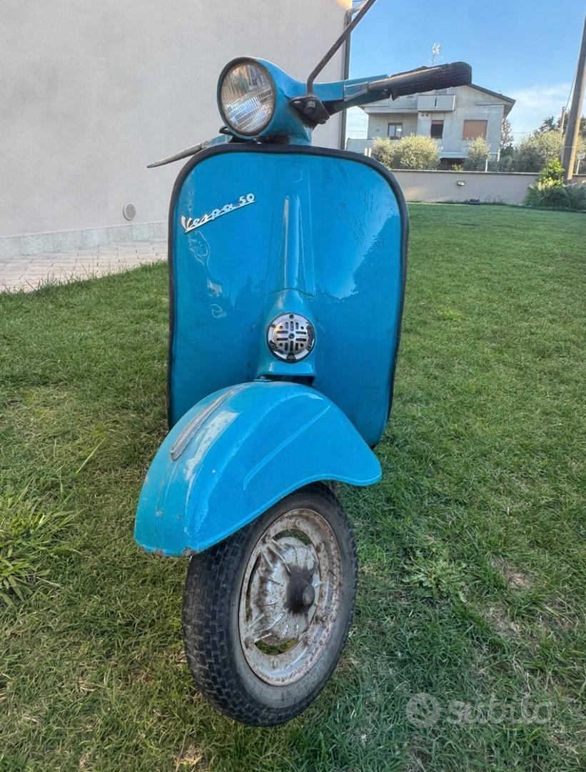 Faro Tondo Vespa 50 R 1973 Piaggio Vespa 50 R (V5A1) 1973 Moto E