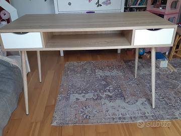 Scrivania stile scandinavo 