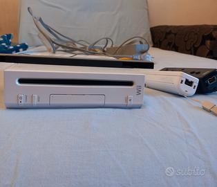 Wii + 2 telecomandi Wii.