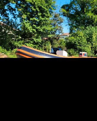 Carrello gommone motore