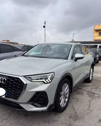 AUDI Q3 35 TDI quattro S tronic Business plus