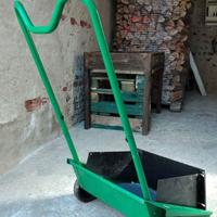 carrellino in ferro per giardinaggio