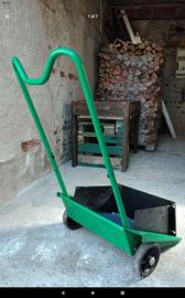 carrellino in ferro per giardinaggio
