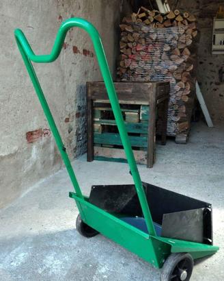carrellino in ferro per giardinaggio