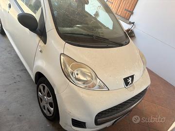 Pegeaut 107 autocarro