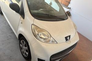 Pegeaut 107 autocarro