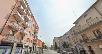Stanza in ampio quadrilocale di 100mq