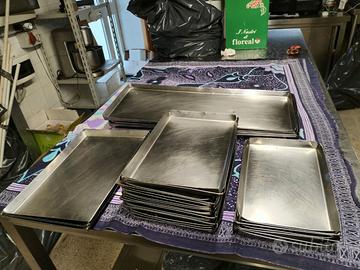 Lotto 33 vassoi in acciaio inox per pasticceria