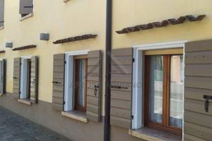 Attività / Licenza di 312 m² con 3 locali a San Ze