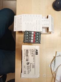 ABB contattore trifase da 9 A con bobina a 24 V
