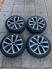 Cerchi 19 BMW X1 con pneumatici e sensori