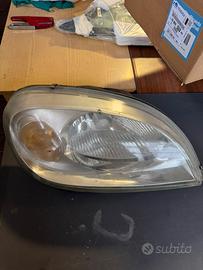Fanali anteriori citroen saxo