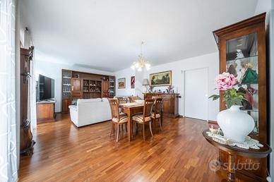 VILLA A SCHIERA A MODENA