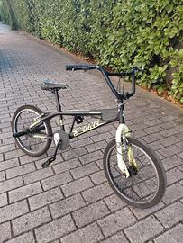 bicicletta BMX