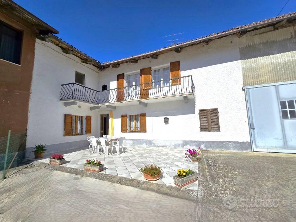 Rustico / Casale di 285 m² con più di 5 locali e b - Vista 2