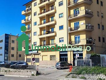 Immobile di 330 m² con 1 locale a Potenza