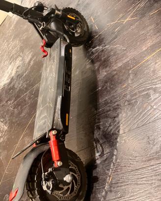 Monopattino elettrico iScooter iX3 – Come nuovo