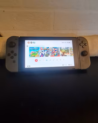 Nintendo Switch 1 V2 + borsa e gioco Sports