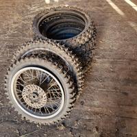 Copertoni Motocross chiodati con cerchi