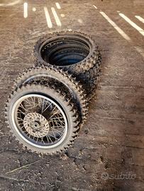 Copertoni Motocross chiodati con cerchi