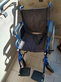 Sedia a rotelle pieghevole