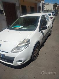 Clio van