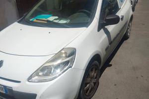 Clio van