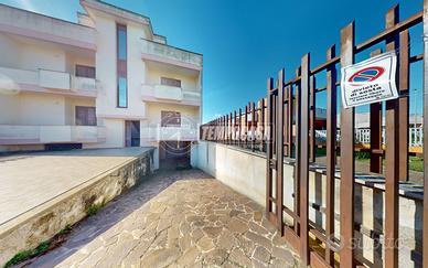 LEQUILE: APPARTAMENTO DA RIFINIRE CON BOX AUTO TRI