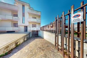 LEQUILE: APPARTAMENTO DA RIFINIRE CON BOX AUTO TRI