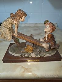 statuina "altalena innamorati" Giuseppe Armani