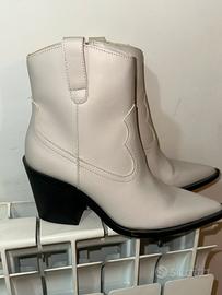 Texani bassi color bianco con ricami cuciti