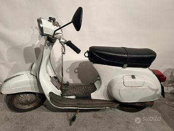 Vespa 125 primavera et3 1978 da passaggio