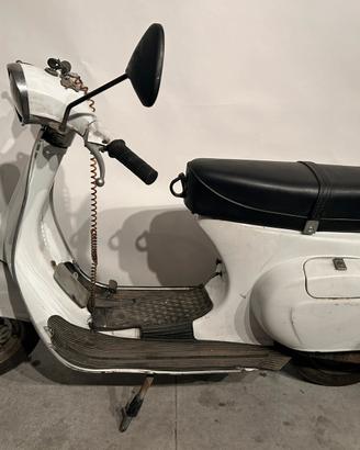Vespa 125 primavera et3 1978 da passaggio