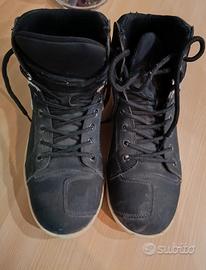 Scarpe comode da moto protettive.