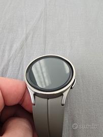 Samsung Galaxy Watch 5 Pro pari al nuovo