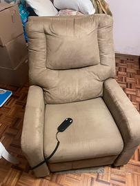 Poltrona motorizzata per anziani