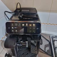 macchina caffè con monta latte 