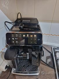 macchina caffè con monta latte 