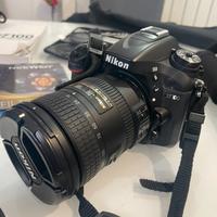 Nikon D7100 con accessori