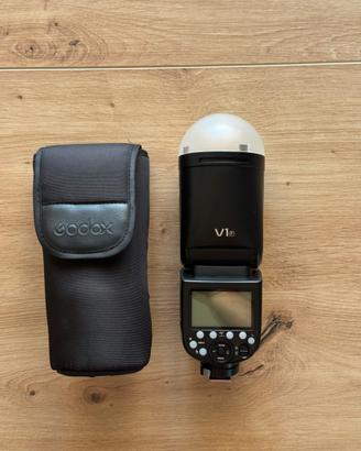 Godox V1 F