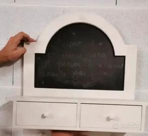 Lavagna con appendi abiti