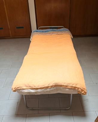Rete richiudibile con materasso adeguato