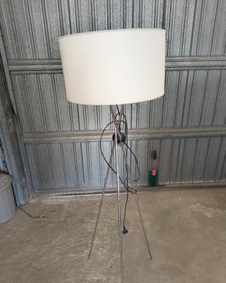 Lampada da terra design moderno con paralume 