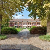 VILLA A SCHIERA A BERNATE TICINO